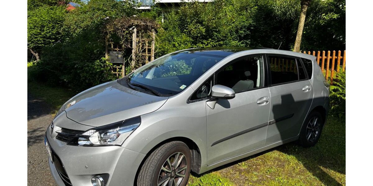 Toyota Verso 97.333 km 12.300 &euro; Waldbreitbach 56588