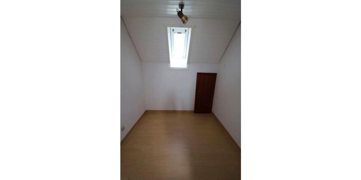 Dachgeschoßwohnung Kirchheim unter Teck - 2.5 Zimmer, 74 m&sup2;, 830&euro; | Angebot:26316441