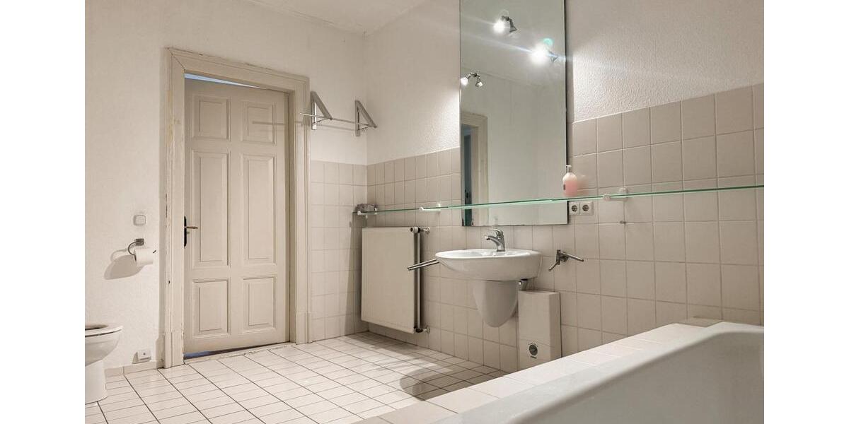 Altbauwohnung mit 4 Zimmern in der Innenstadt - Wg geiegnet 4 zimmer