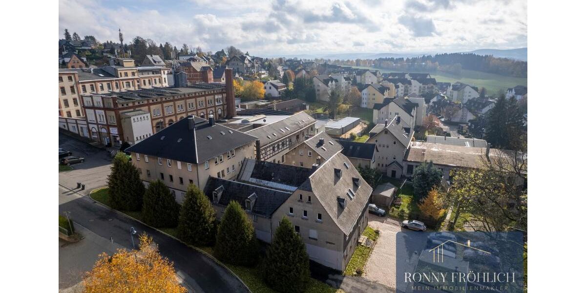 XL 5-Raum-Wohnung in Lauter-Bernsbach mit Einbauküche + Kaminofen und wirklich viel Platz zu Mieten 5 zimmer