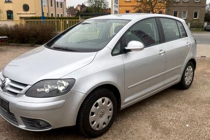 VW Golf 128.000 km 3.050 &euro; RIESA 01589