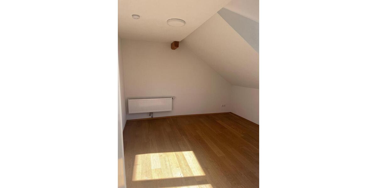 Etagenwohnung Vogt - 3.5 Zimmer, 144 m&sup2;, 1.400&euro; | Angebot:26399974