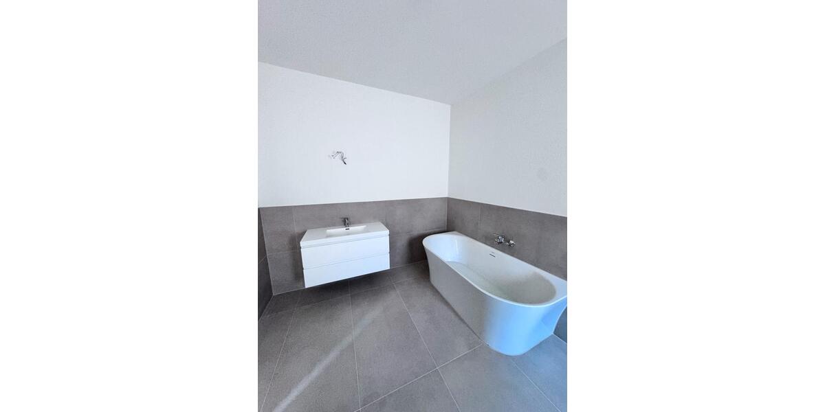 Einfamilienhaus Gummersbach - 3.5 Zimmer, 146 m&sup2;, 1.900&euro; | Angebot:25363993