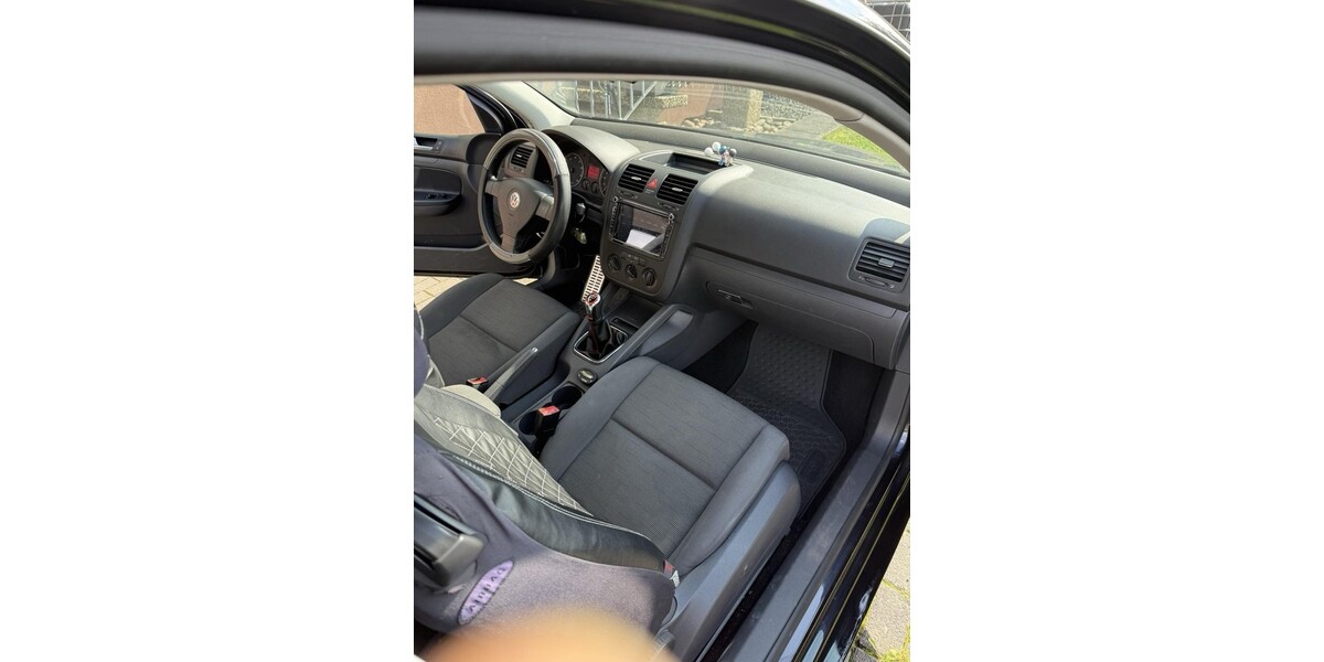 VW golf 5 300.000 km 1.700 &euro; Mittelstrimmig 56858