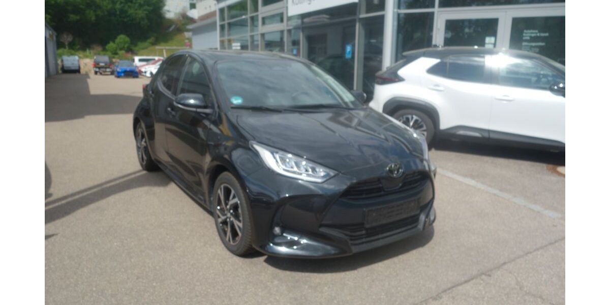 Toyota Yaris 14.850 km 21.490 &euro; Titisee-Neustadt 79822