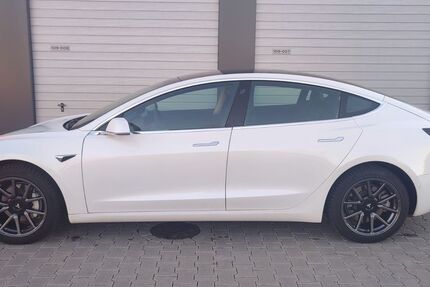 Tesla Model 3 85.260 km 22.900 &euro; Dresden 01324