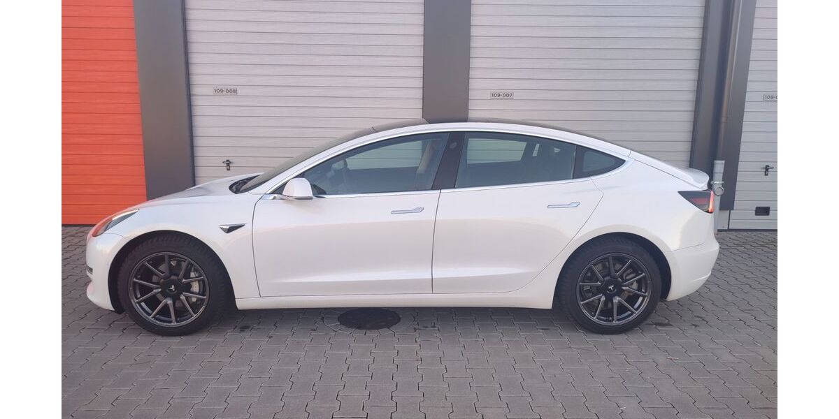 Tesla Model 3 85.260 km 22.900 &euro; Dresden 01324