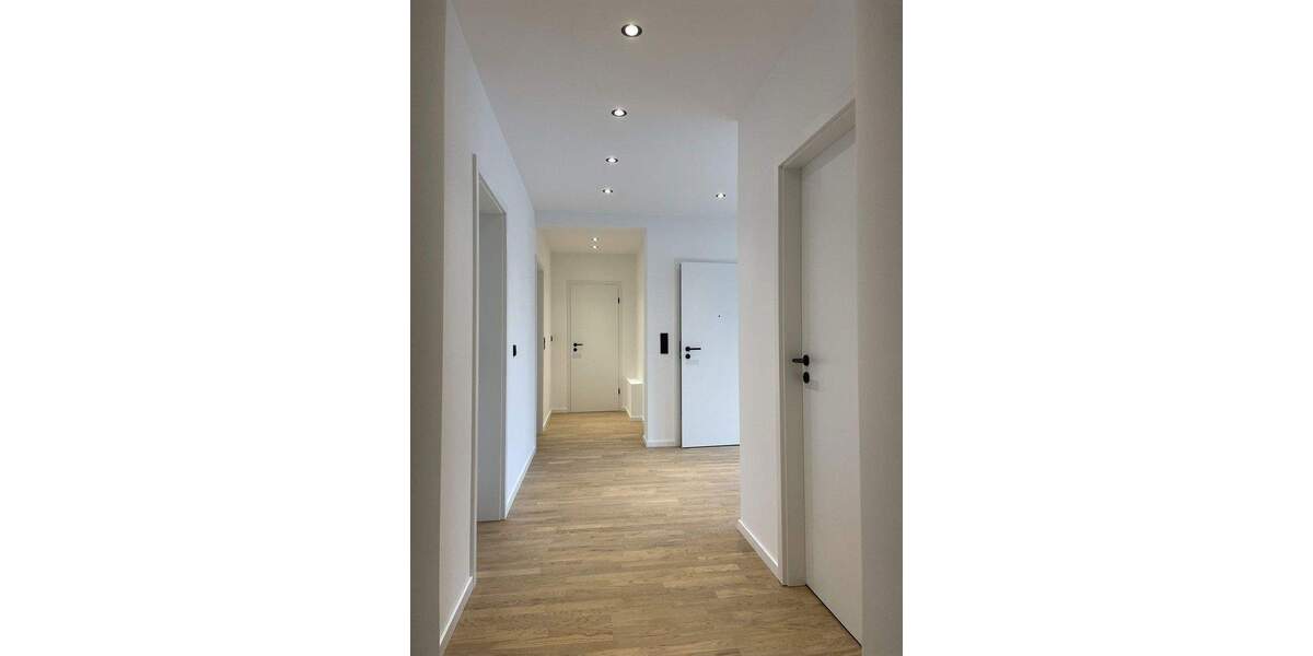 Hochwertige, energetisch sanierte 5-Zimmer-EG-Wohnung mit Balkon, Garten u. 2 Garagenstellplätzen 5 zimmer