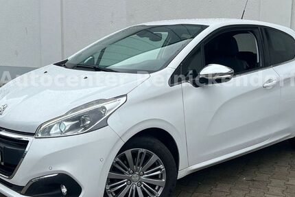 Peugeot 208 115.000 km 5.299 € BERLIN 13409