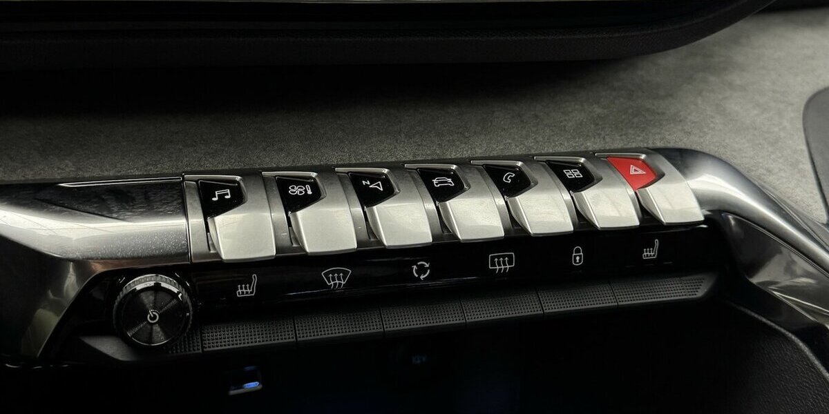 Peugeot 5008 GT Puretech 130 EAT8 1.Hand 7 Sitze 19.369 km 25.420 &euro; Lich 35423