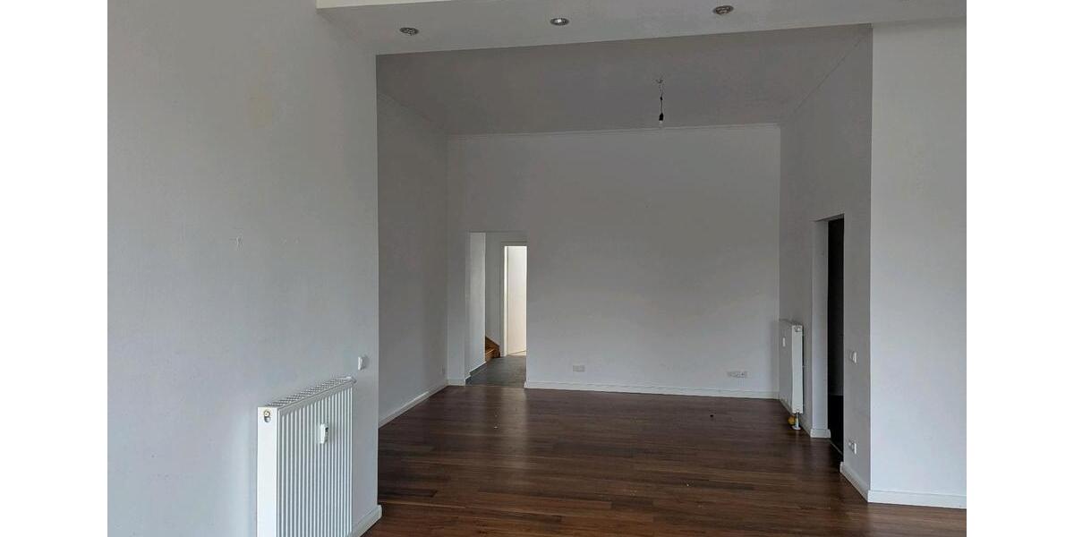 Erdgeschoßwohnung Halle - 4 Zimmer, 120 m&sup2;, 1.310&euro; | Angebot:26315861