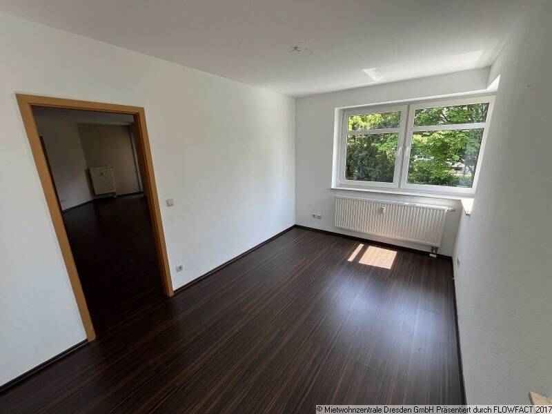 Super 2-RaumWohnung mit Einbauküche Badewanne und Balkon in der Südvorstadt !!!!