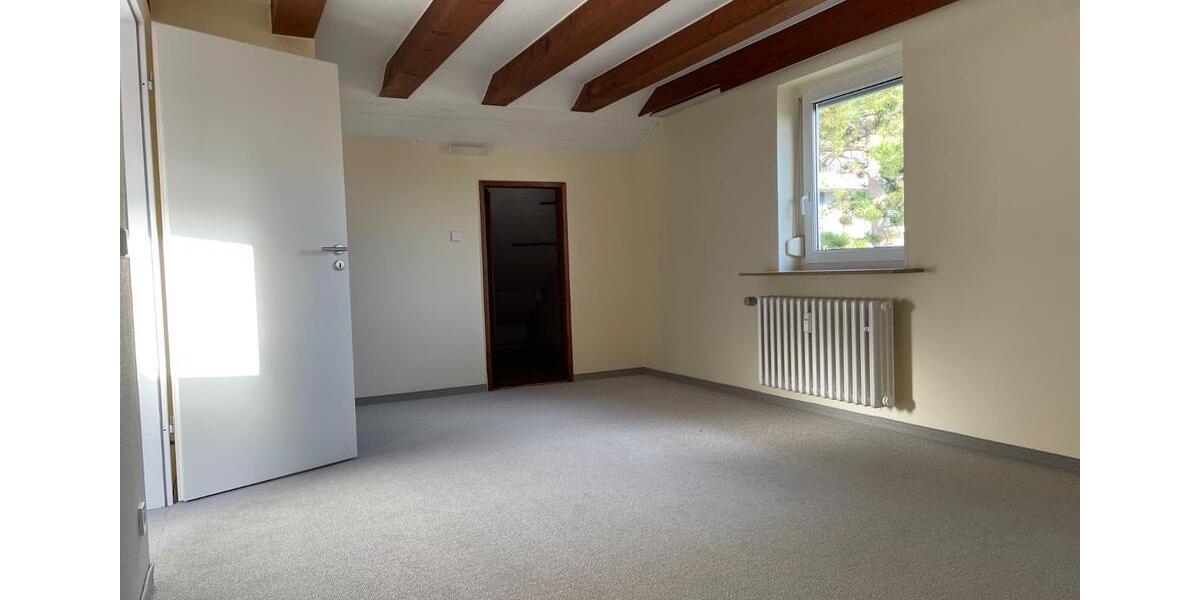 Dachgeschoßwohnung Ochsenfurt - 2.5 Zimmer, 75 m&sup2;, 690&euro; | Angebot:25756846