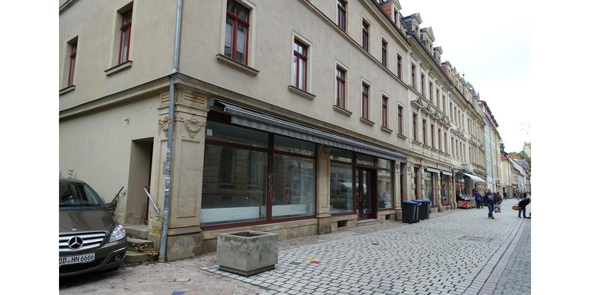 Ladengeschäft im Eingangsbereich zur Fußgängerzone zimmer