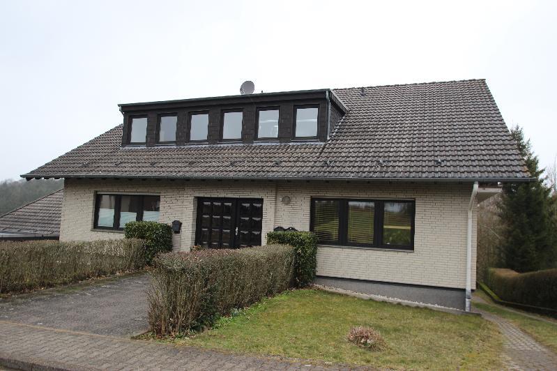 Große gepflegte 125 m² ETW mit 2 Bädern 2 Loggias Einbauküche Garage Gartennutzung in Nettersheim zimmer