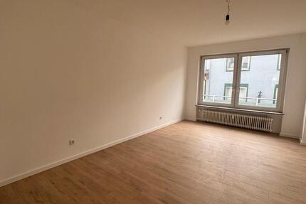 Kernsanierung, Erstbezug mit Einbauküche und Terrasse, WG´s und S zimmer