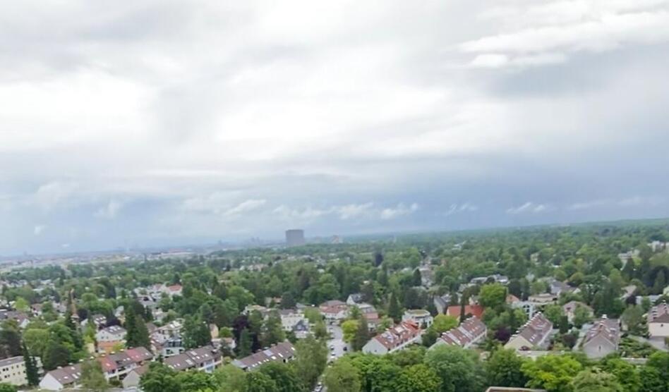 Möbliert & Einzugsbereit! 1-Zimmer-Wohnung im 16. Stock mit Top-Aussicht!