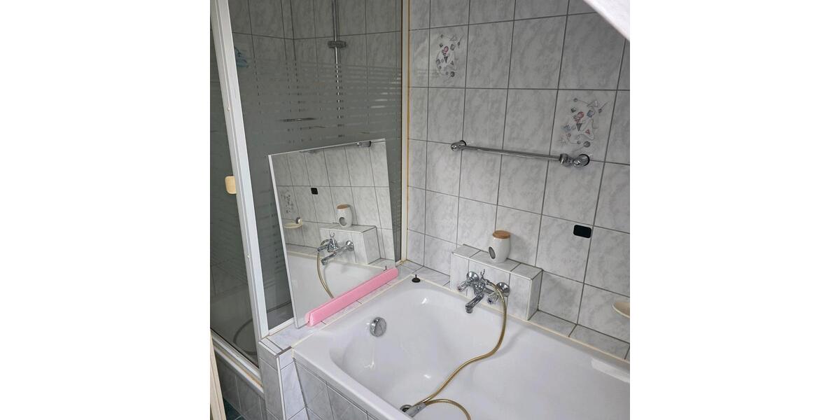 Dachgeschoßwohnung Nittendorf - 3.5 Zimmer, 94 m&sup2;, 1.150&euro; | Angebot:25149755