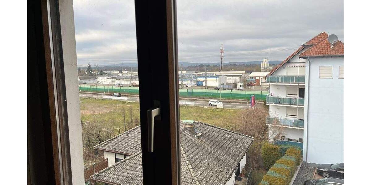 renov.bedürftige Eigentumswohnung in Landstuhl-Stadt 4 zimmer