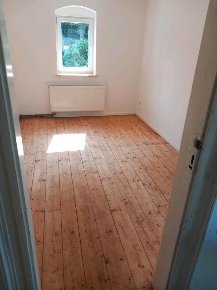 Freistehender Altbau mit Innenhof und Garten