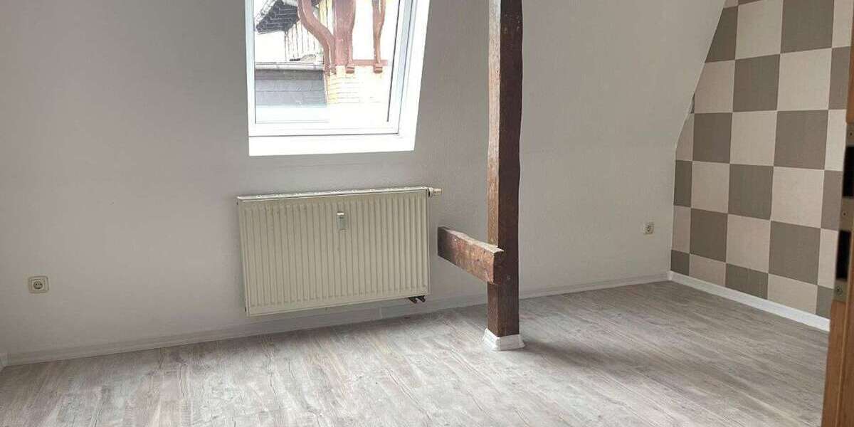 geräumige 3 Zi.-Wohnung inkl. Einbauküche in Pößnecker Stadtvilla 3 zimmer