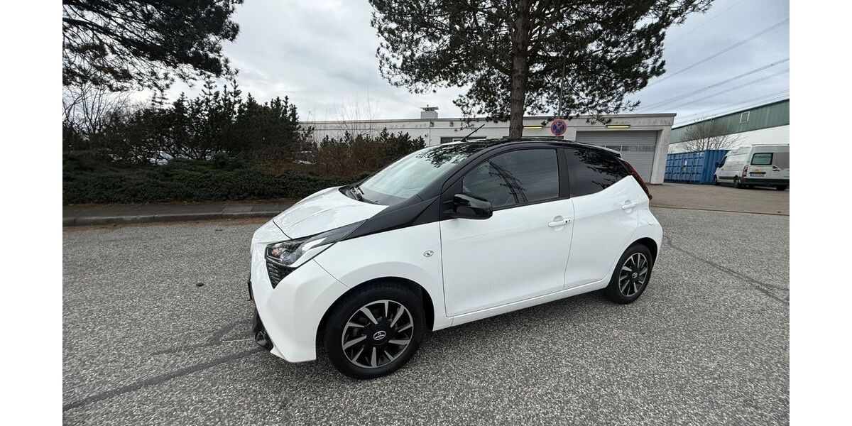 Toyota Aygo (X) 28.967 km 10.490 &euro; Barsbüttel 22885
