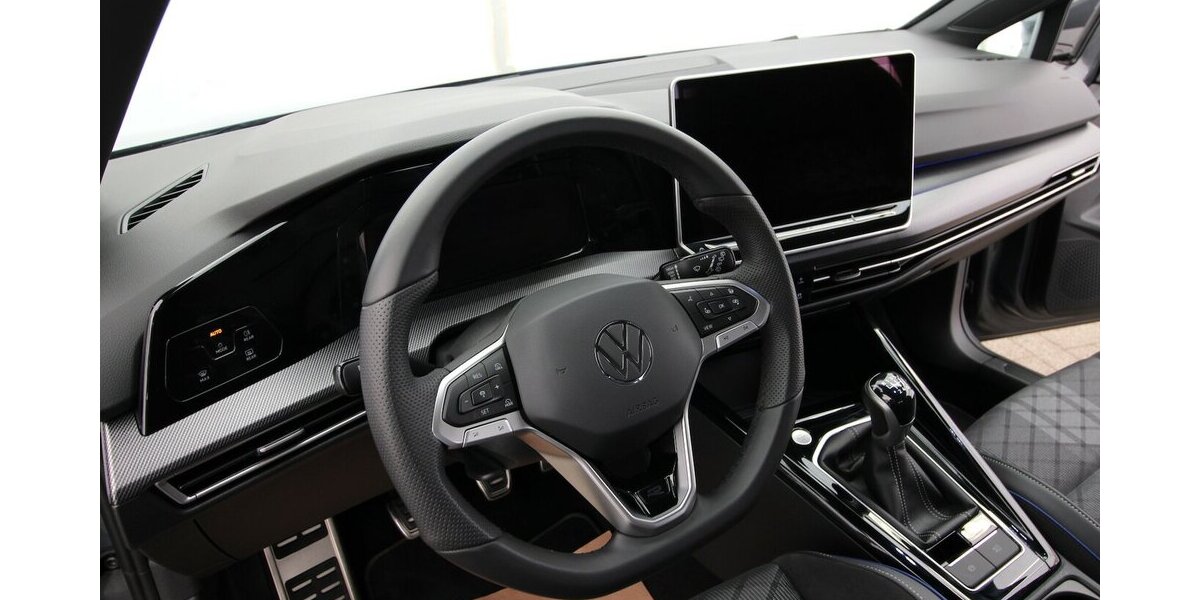 VW Golf VIII Variant 1.5 TSI R-Line LED+KAMERA+ACC 38.673 km 26.900 &euro; Hagenow 19230
