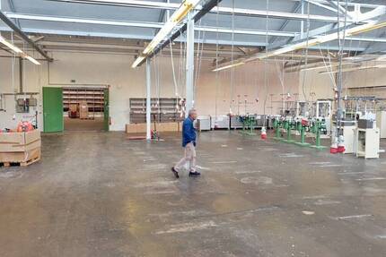 Gewerbehalle mit Wohnungen in Wuppertal-Langerfeld zimmer