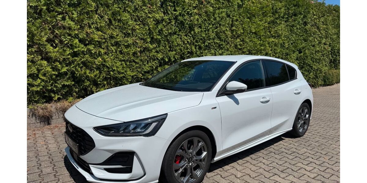 Ford Focus 7.600 km 21.990 &euro; Stuttgart 70376