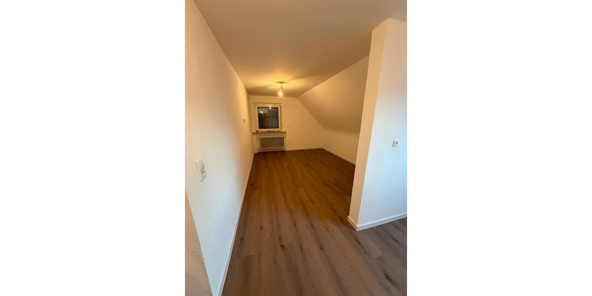Dachgeschoßwohnung Köngen - 3 Zimmer, 65 m&sup2;, 1.100&euro; | Angebot:26647613