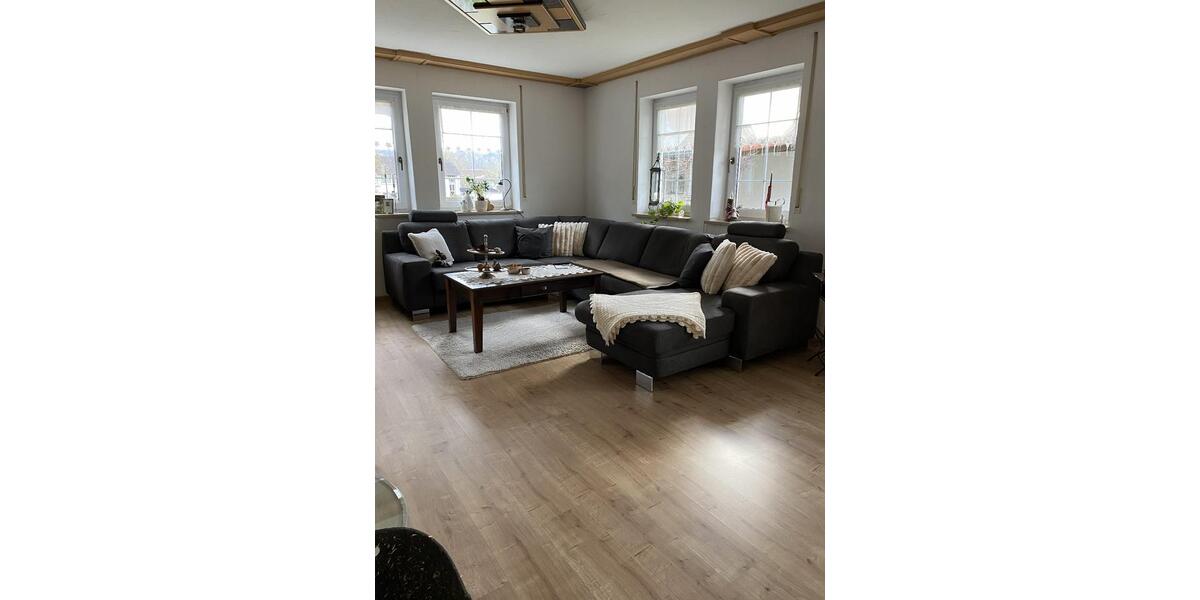 Doppelhaushälfte Geiselwind - 5 Zimmer, 134 m&sup2;, 1.250&euro; | Angebot:25994822