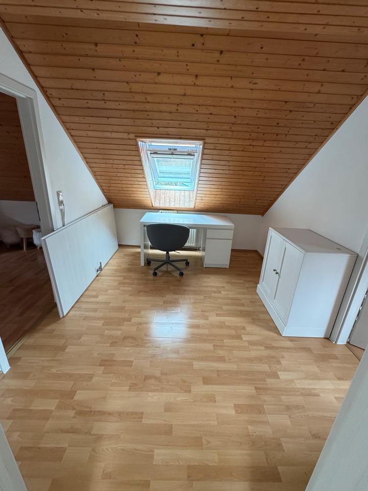 2 ZKB Dachgeschosswohnung in Rüdesheim, Windeck zimmer