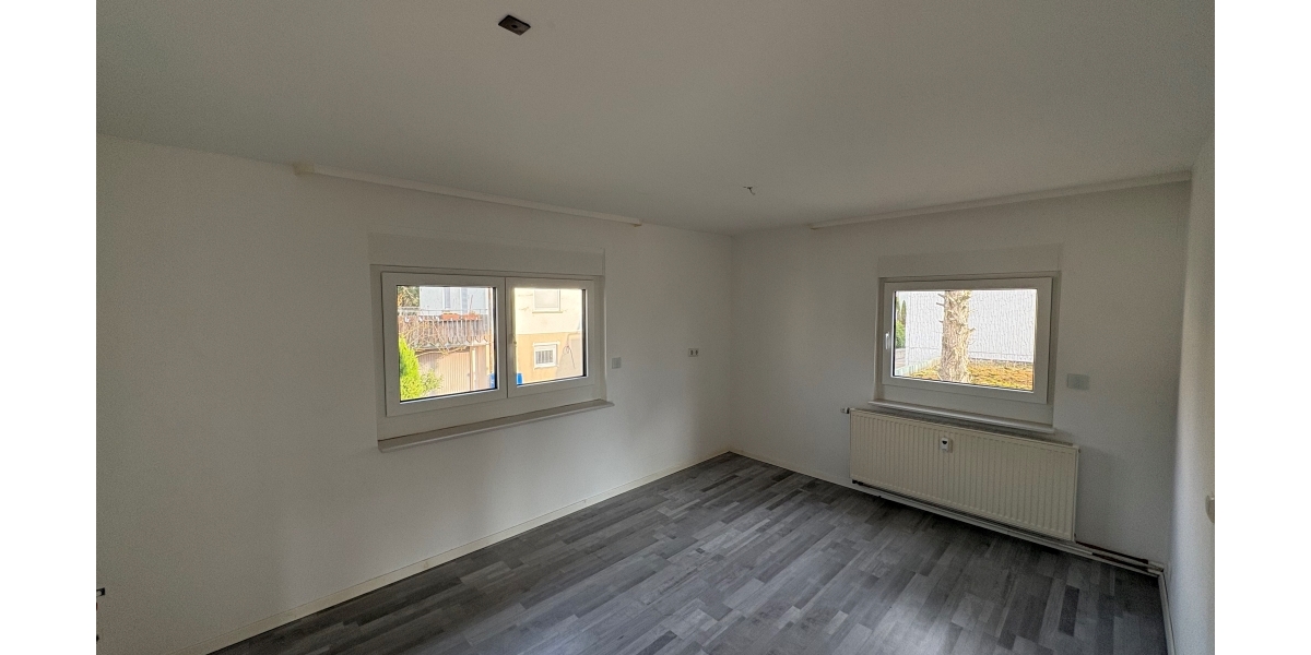 Freistehendes 2-Familienhaus - ideal für Familien oder Handwerker in Remseck-Hochberg 6 zimmer