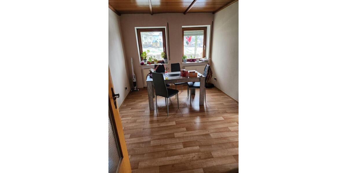 Etagenwohnung Schöllnach - 4 Zimmer, 110 m&sup2;, 700&euro; | Angebot:25408053