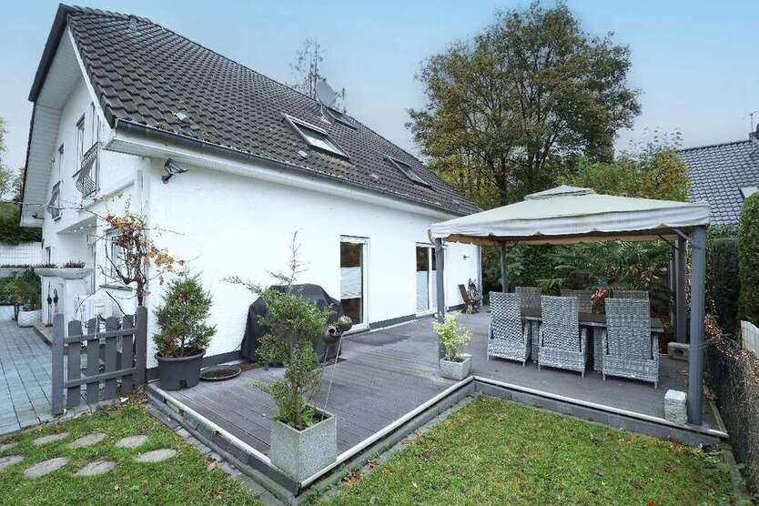 Haus zum Kaufen in Solingen 620.000 € 188.51 m² 8 zimmer