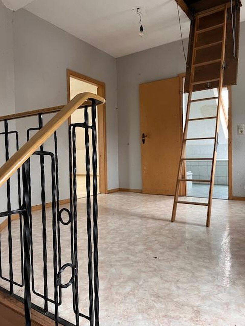 Grosses EFH, 4 Zi., 120 qm, 795 qm Grund, 1.550 € NKM 4 zimmer