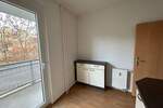 Die Einbauküche ist schon da. Nachmieter für 3-Zimmer-Wohnung mit Wanne und Balkon gesucht. 3 zimmer