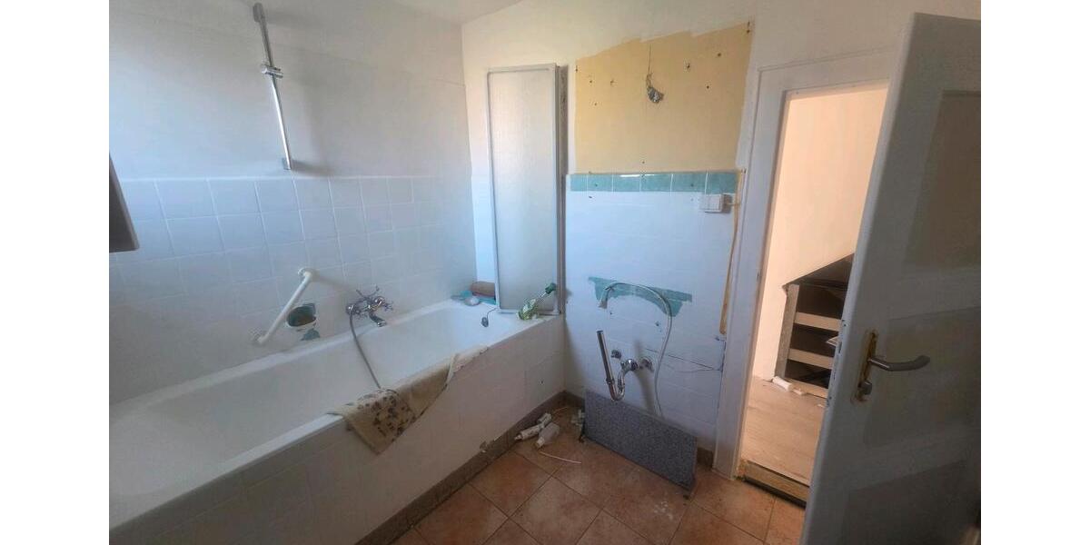 Einfamilienhaus Helmbrechts - 10 Zimmer, 200 m&sup2;, 170.000&euro; | Angebot:24239247
