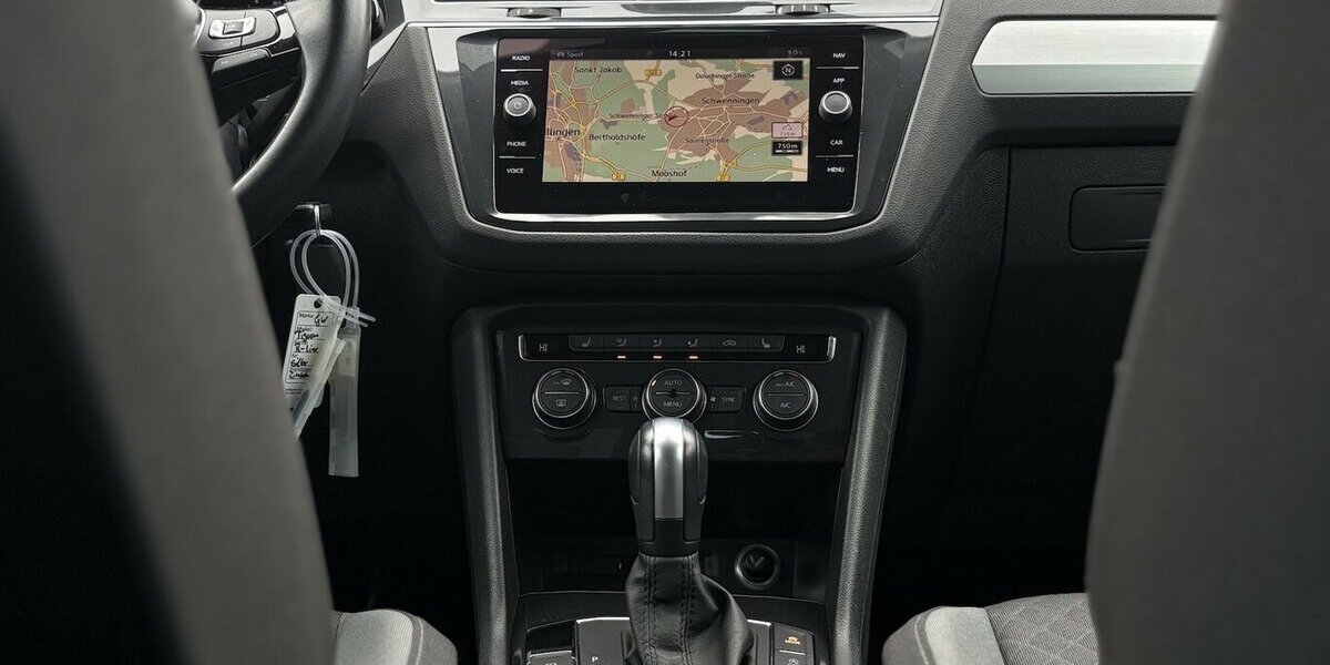 VW Tiguan 1.5 TSI RLine ACC/NAVI/AHK/SHZ/LED/1.HAND 73.187 km 25.800 &euro; Villingen-Schwenningen 78054