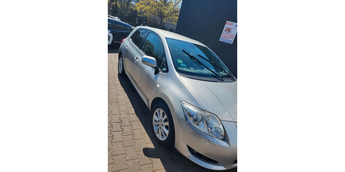 Toyota Auris 161.000 km 5.990 &euro; Berlin 13407