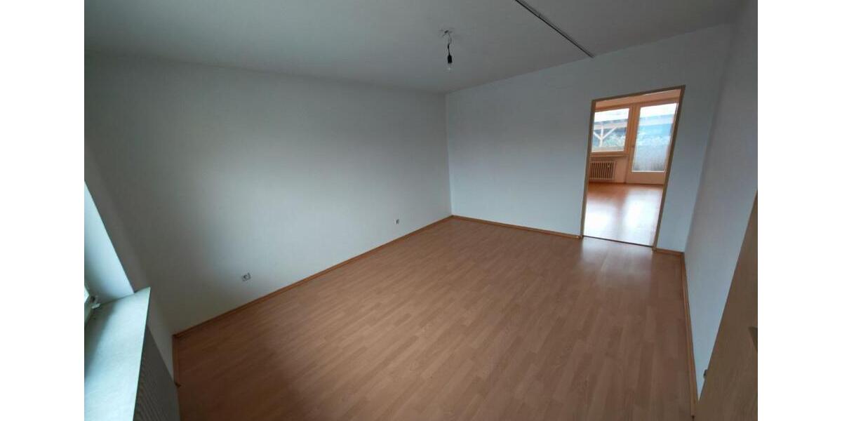 Etagenwohnung Landau an der Isar - 4 Zimmer, 119 m&sup2;, 952&euro; | Angebot:25400381