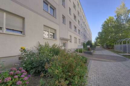 Wohnung zum Mieten in Halle 400 € 56.98 m²