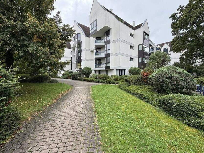 Charmante 2,5 Zimmer Wohnung mit zwei Terrassen und Tiefgaragenstellplatz 2 zimmer