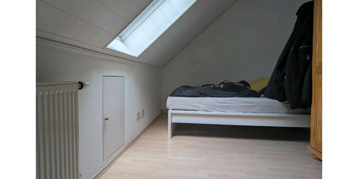 Dachgeschoßwohnung Dickenschied - 2 Zimmer, 38 m&sup2;, 430&euro; | Angebot:25918978