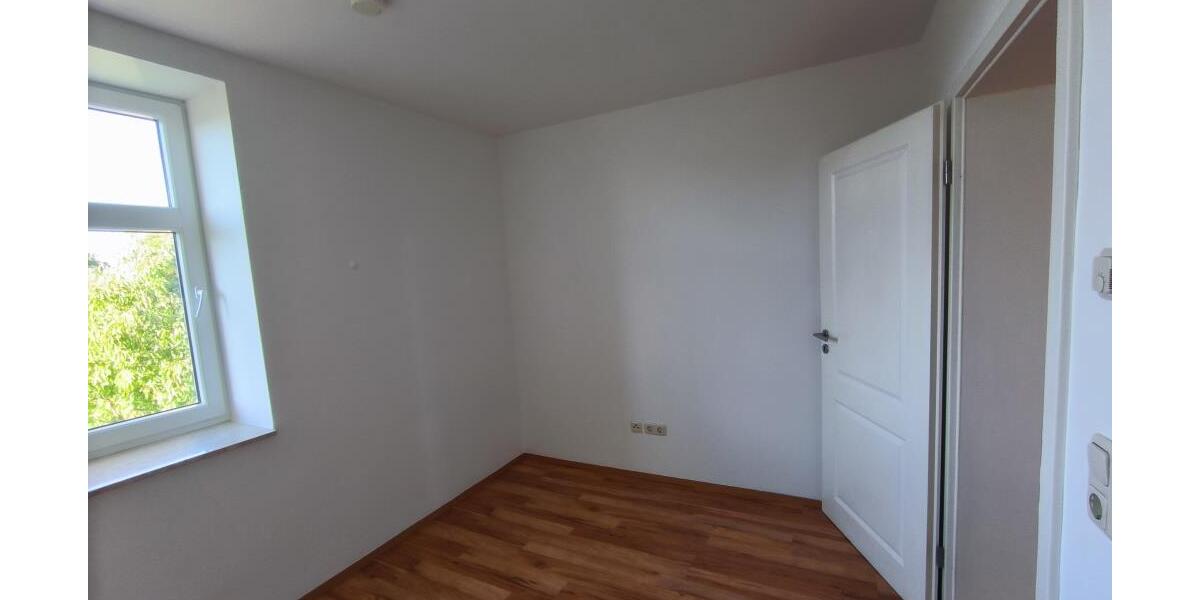 attraktive Kapitalanlage - vermietete 4-Raum-Wohnung im Grünen mit Balkon und Stellplatz - Etagenwohnung Gera | Angebot:27362900