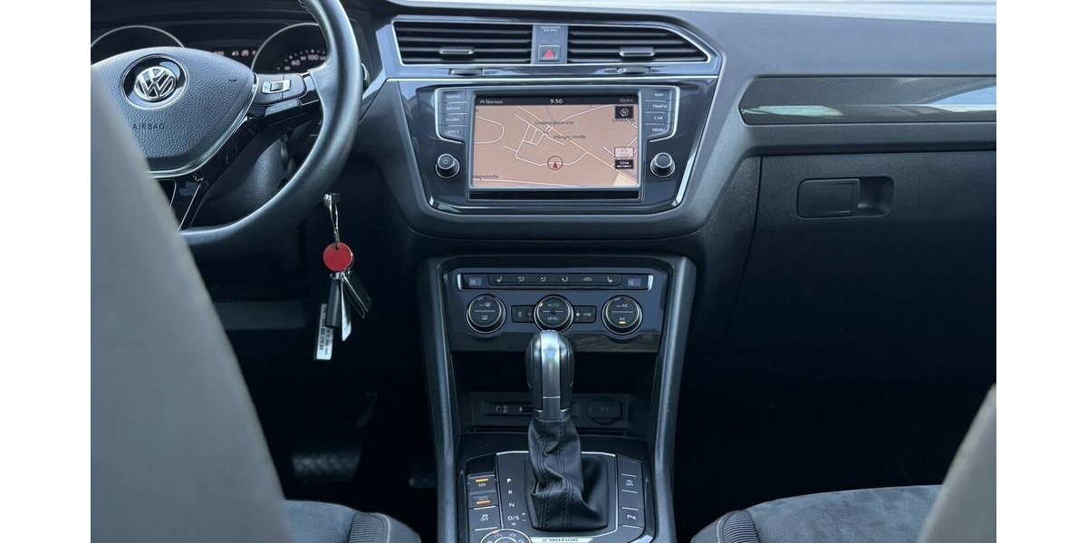 VW Tiguan 2.0 TDI HIGHLINE/4x4/PANO/STANDHEIZUNG 137.501 km 19.800 &euro; Villingen-Schwenningen 78054