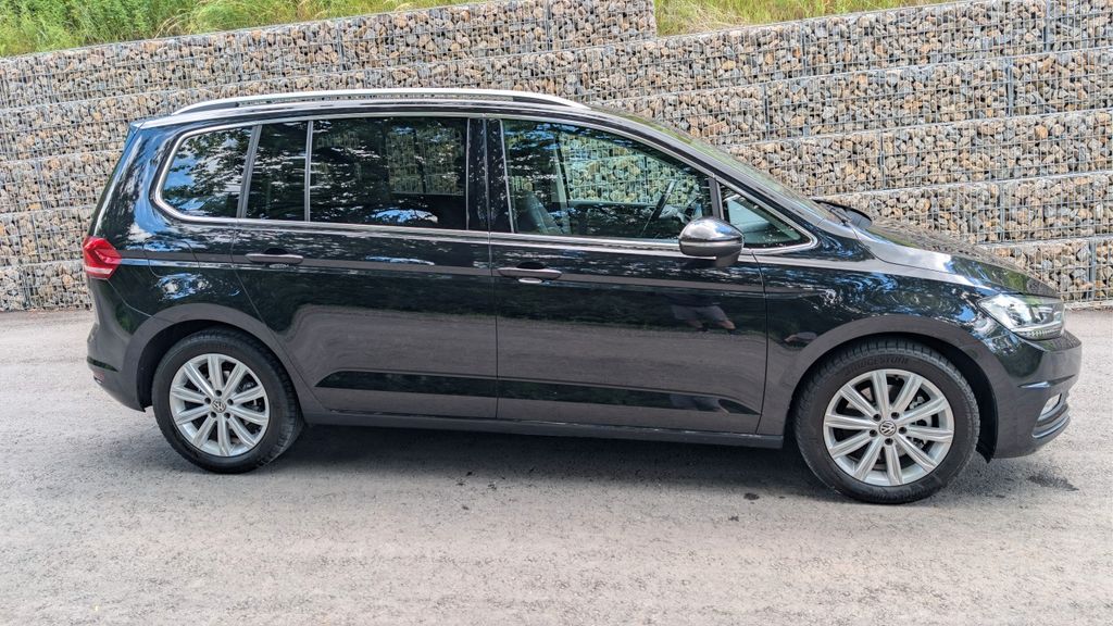VW Touran 146.781 km 12.950 &euro; Zeil a. Main 97475