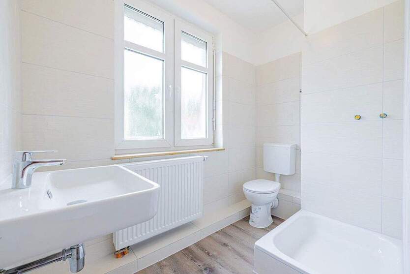 Frisch renoviert und sofort bezugsfertig- 4-Zimmer-Wohnung mit Terrasse 4 zimmer