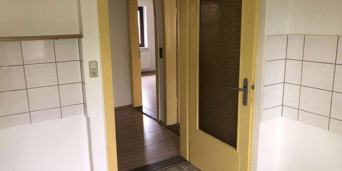 ++Doppelhaushälfte mit Entwicklungspotential in Döllnitz++ 7 zimmer