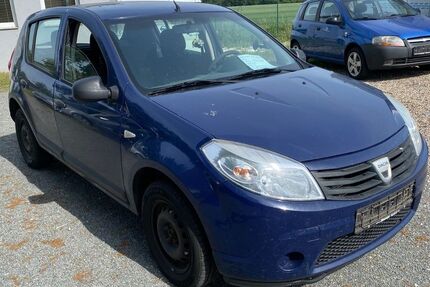 Dacia Sandero 93.000 km 1.350 &euro; Bandenitz 19230